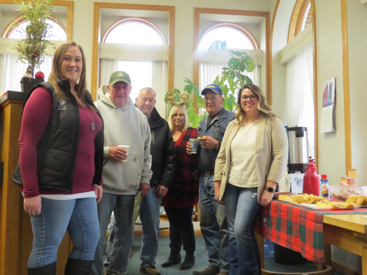 Garwin’s Lincoln Savings Bank hosts holiday open house News, Sports